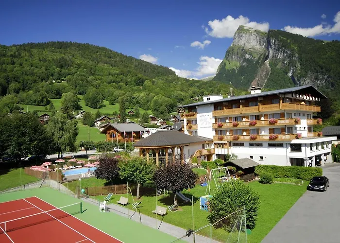 Chalet-Hotel Neige Et Roc, The Originals Relais Samoens photo