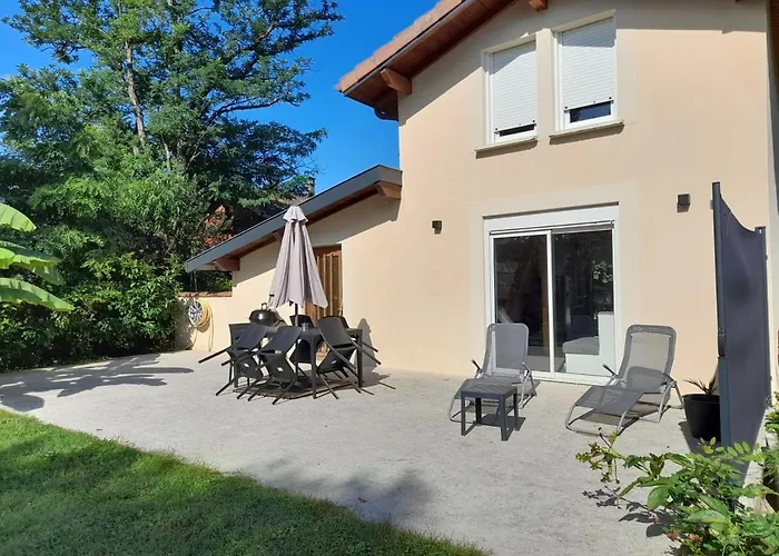 صورة شقة Charnoz-sur-Ain  في La Maison Au Bord De L'Ain