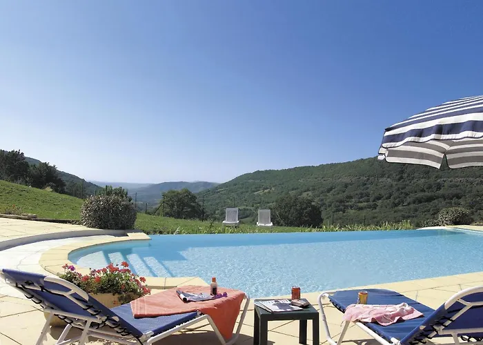Logis Hotel-Restaurant La Mere Biquette Saint-Pons  photo