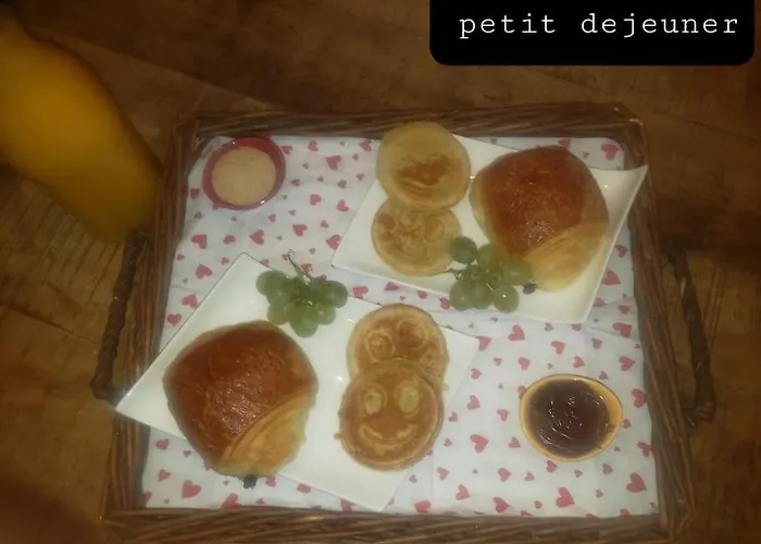 Bulles Etoilees Appartement Avec Jacuzzi Prive Montrevel-en-Bresse foto