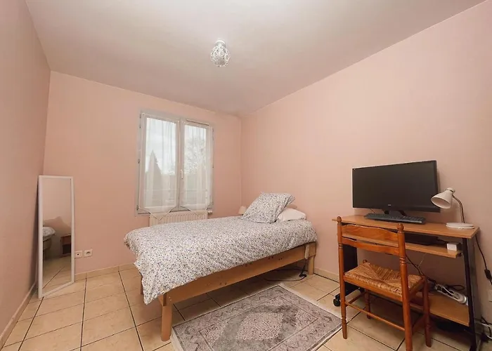 Apartament La Perle Rose Only Women Proche Gare Tram Bus Vénissieux zdjęcie