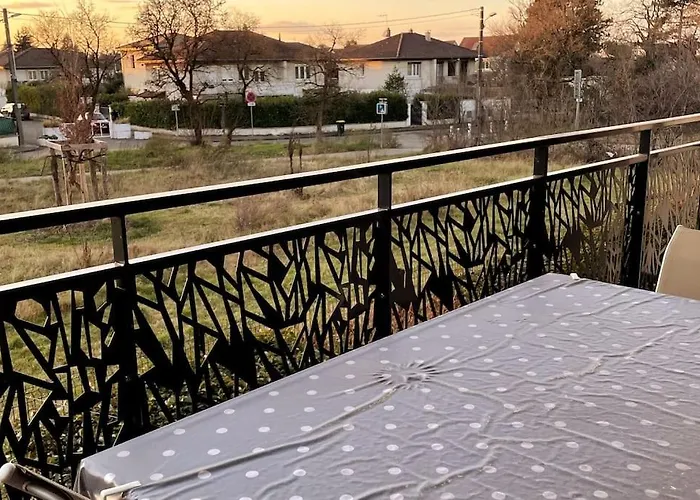 Superbe Appartement Avec Place De Parking Privee Meyzieu φωτογραφία