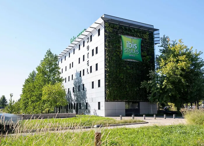 Ibis Styles Romans-Valence Gare Tgv Alixan photo