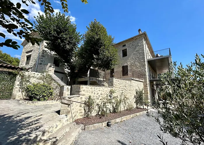 Фото Clos Des Mouliniers - Gites 5 Etoiles En Ardeche Saint-Privat 