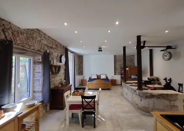 Gites Du Longevent Appartement Du Moulin Perouges Meximieux képek