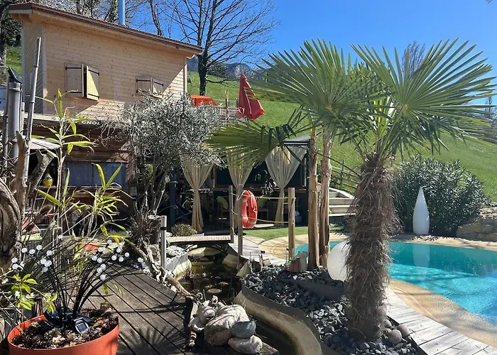 foto di Tiny Chalet Atypique Le Roscoland Surplombant Notre Maison Avec Piscine En Partage Sous Condition De Respect Et Du Calme Mouxy