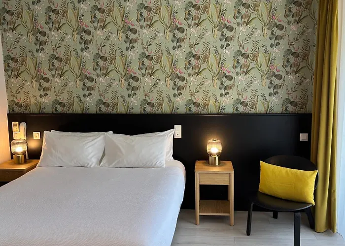 Logis Hotel Restaurant Grand Hotel De Lyon Vals-les-Bains photo