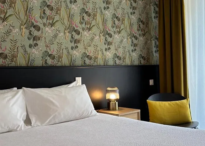 Logis Hotel Restaurant Grand Hotel De Lyon Vals-les-Bains photo