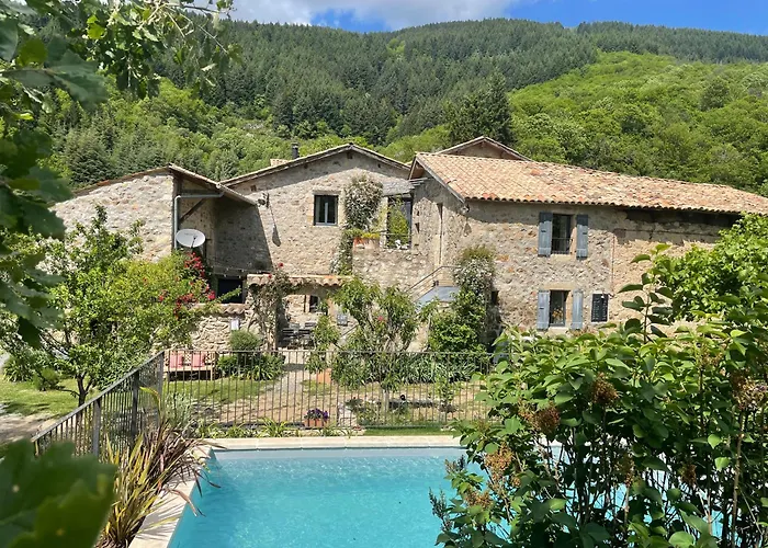 La Demeure Des Maitres Bed & Breakfast Chirols photo