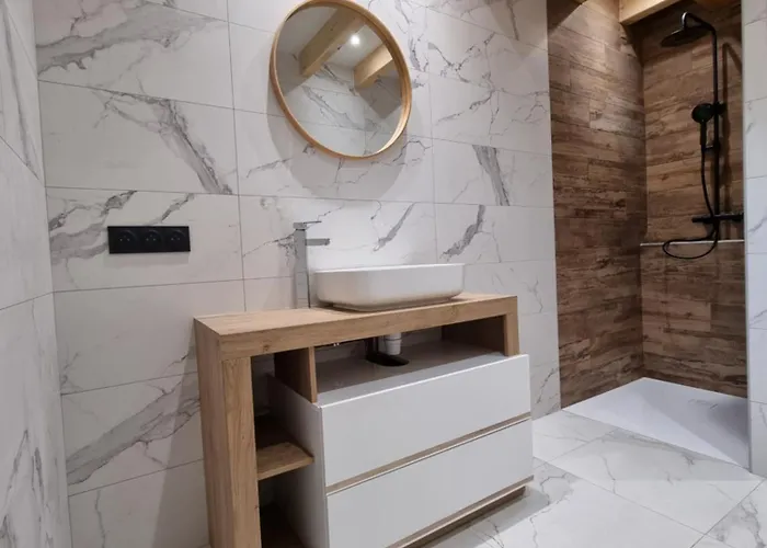 Gite Des Capucines Avec Borne De Recharge Pour Voiture Electrique Noiretable zdjęcie