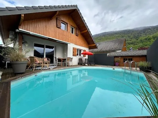 Фото Maison Individuelle Avec Piscine Entouree De Montagnes Monthion