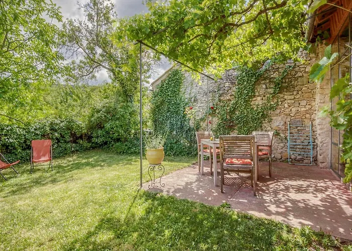 Photo de Holiday Home In Marignac With Private Garden, Cleaning Included