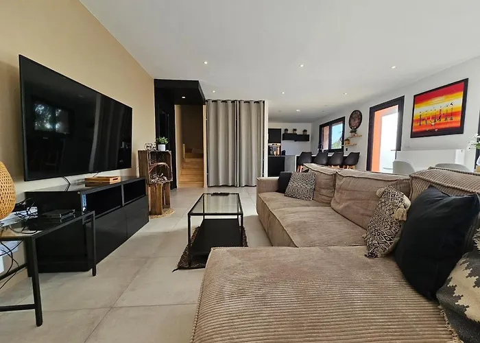 صورة 4 Chambres - 200M2 - Parking - Jardin Irigny