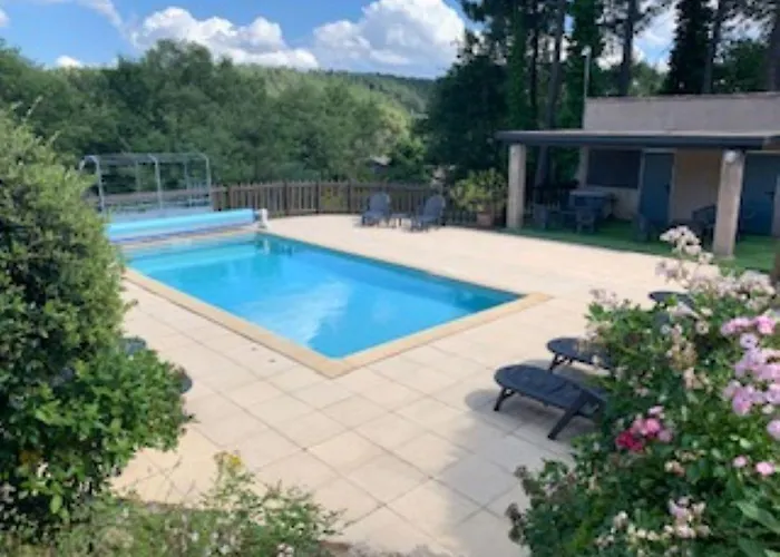 Gites Les Lauzieres Climatises Avec Piscine Tauriersの写真