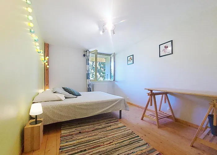 صورة Saint-Sulpice  La Chambre Du Tilleul De La Tarte Qui Flette