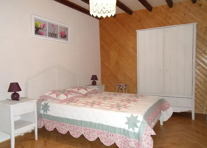 صورة Maison De Campagne Meuble Du Tourisme Classe 2 Etoiles ,Jardin, Parking Villeneuve-de-Marc