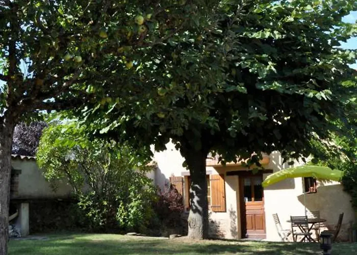 Фото Gite Charmant Avec Cheminee Et Jardin Clos Pres De Chazelles-Sur-Lyon - Fr-1-496-30 Maringes