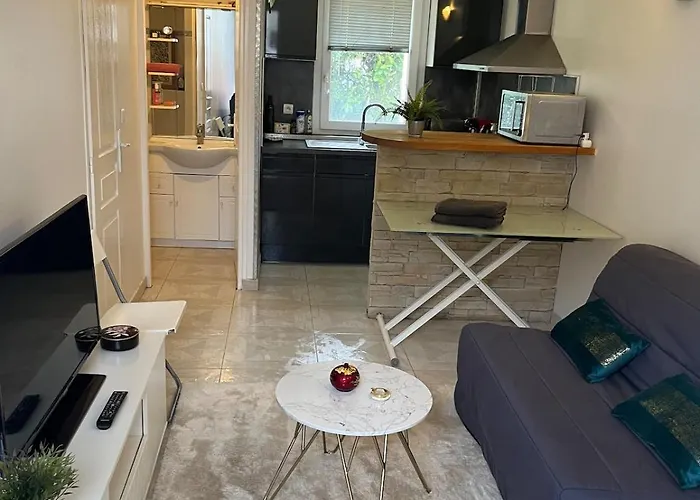 Pretty Little Modern Studio Villeron照片