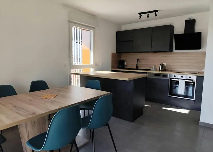 Photo de Lac et Monts-Vue Montagne-Lac Charvonnex