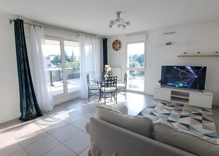 Grand Appartement Avec Balcon Et Garage Vénissieux foto