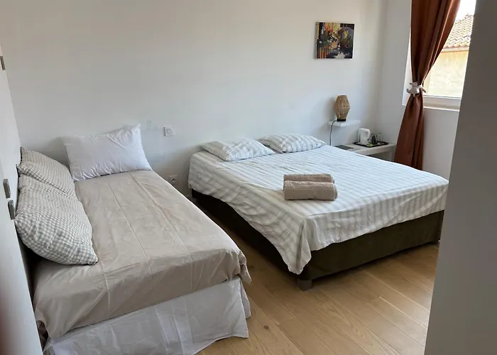 Chambre Privee Climatise Avec Salle De Bain Partagee - Le Sable Genay  fotoğrafı