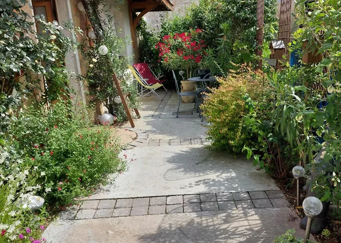 Фото Апартаменты Les Dauphins Saint-Romain-de-Jalionas