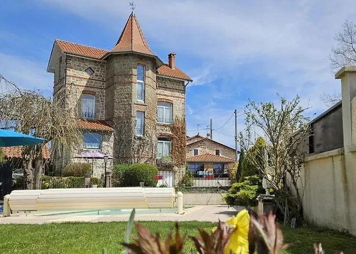 Фото Отель Pierres Et Souvenirs Usson-en-Forez