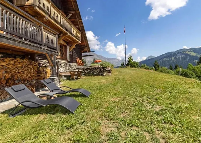 صورة Chalet Spacieux A Saint-Nicolas-La-Chapelle Avec Cheminee