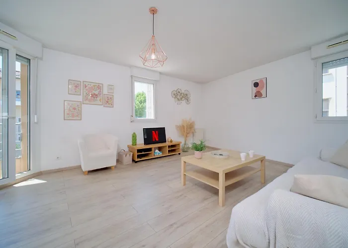 Bright, 2 Bedrooms, Central, Garage And Balcony Condrieu φωτογραφία