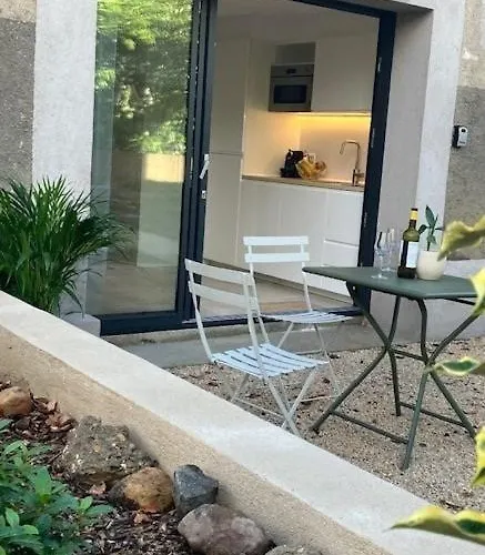 Фото Studio Neuf Dans Un Ecrin De Verdure Шарбоньер-ле-Бен