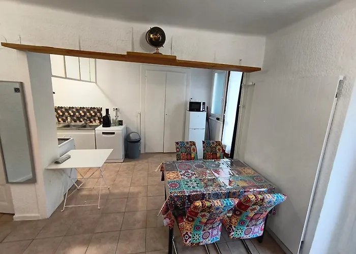 Photo de Apppartement dans maison avec terrasse plein sud , Netflix, parking et fibre Cervens