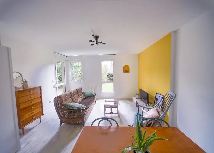 صورة Appartement En Rez-De-Chaussee Avec Jardin سان جيني لافال