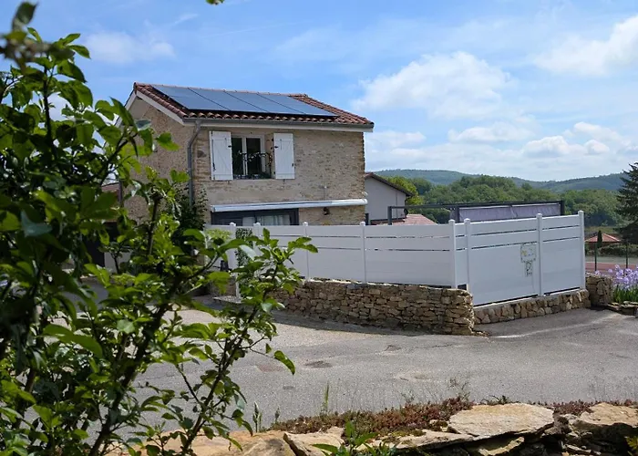 Photo de Jacuzzi au Lemon Tree et charme des pierres dorées Panossas