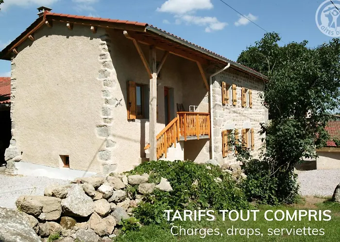 foto di Ferme En Auvergne, Terrasse, Animaux Admis - Fr-1-496-290 Saint-Julien-la-Vetre