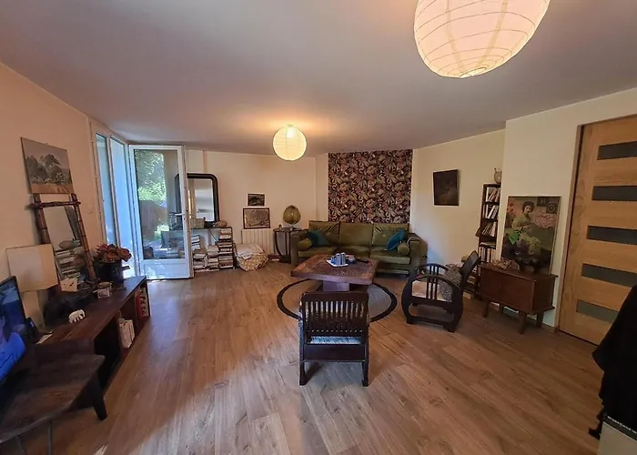 Cottage With Terrace In Lush Greenery Fontaines-Saint-Martin képek