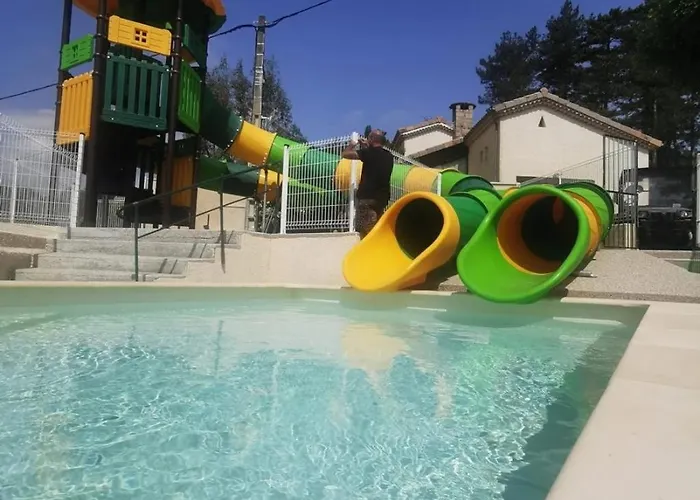 fotos do Zecamping 4 Animaux Acceptes Avec Piscine Chauffee Toboggan Et Tennis Ucel
