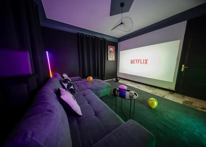 Photo de Appartement Le Salon Privé Cinéma, Billard&Jardin à Belley