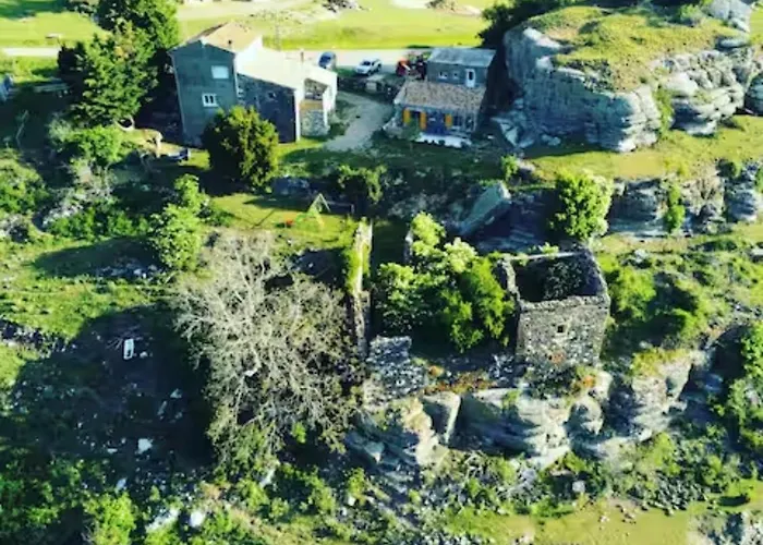 Photo de Gîte le rocher de Cheylus Saint-Priest 