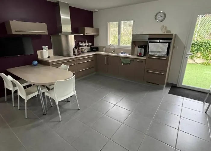 Maison Spacieuse A Vernoux-En-Vivarais, Jardin Cloture, 170 M² photo