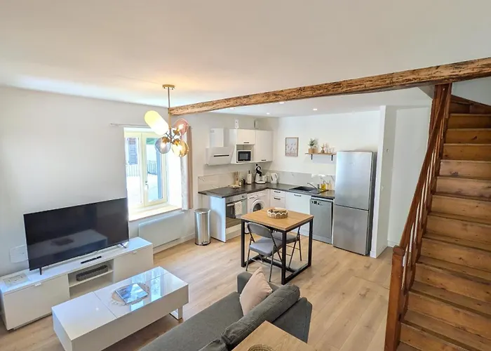 Фото La Tour - Appartement Renove, Calme Et Confortable Vertrieu