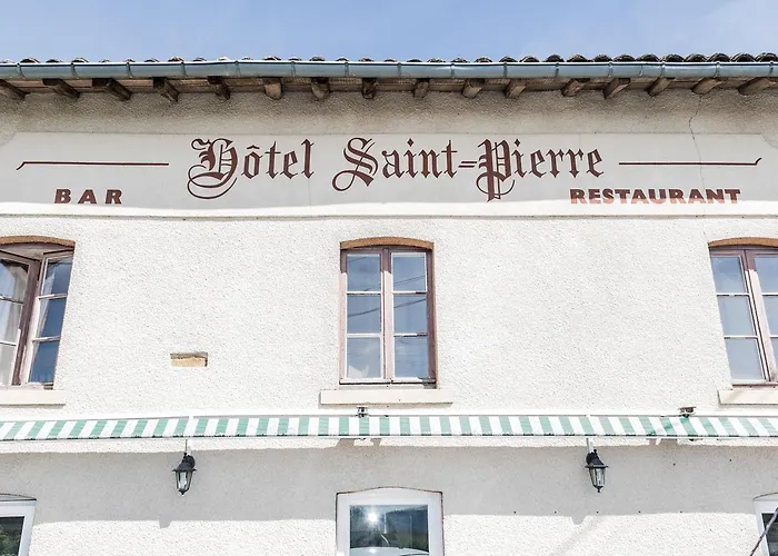 Hotel Saint Pierre Les Sauvages  photo