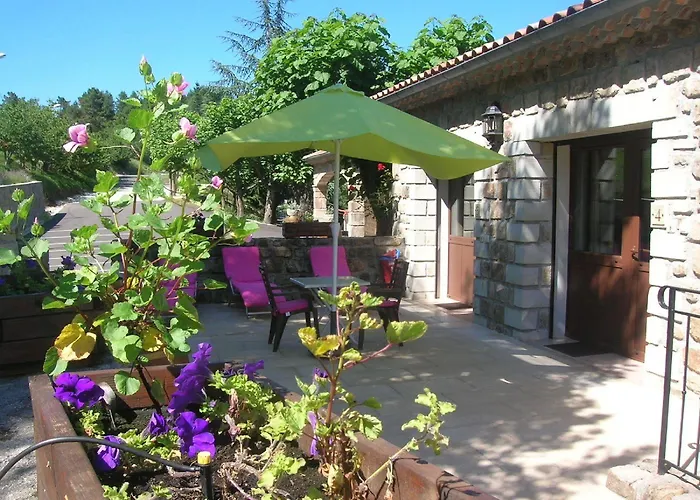 Aux Vieux Arceaux Hotel Mercuer photo