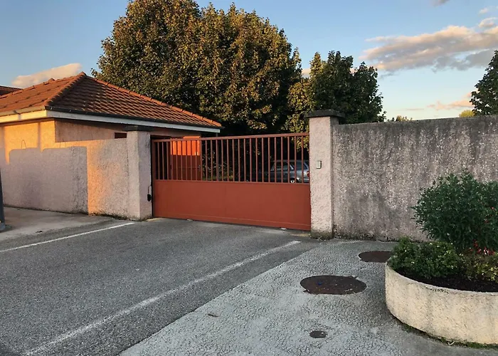 Aoste Appartement Au Milieu Des Lacs, Au Bord Du Guiers תמונה